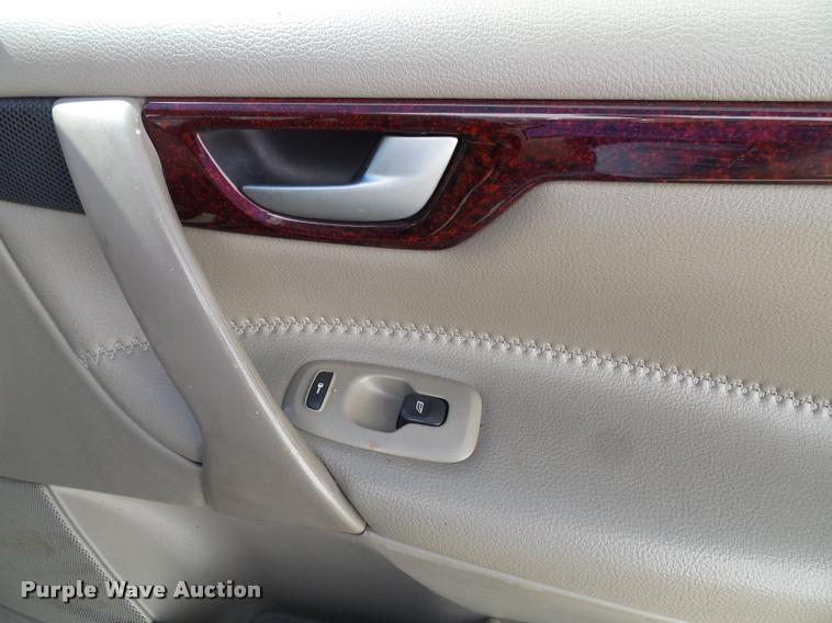 image for item K8193 2004 Volvo XC70 Cross Country