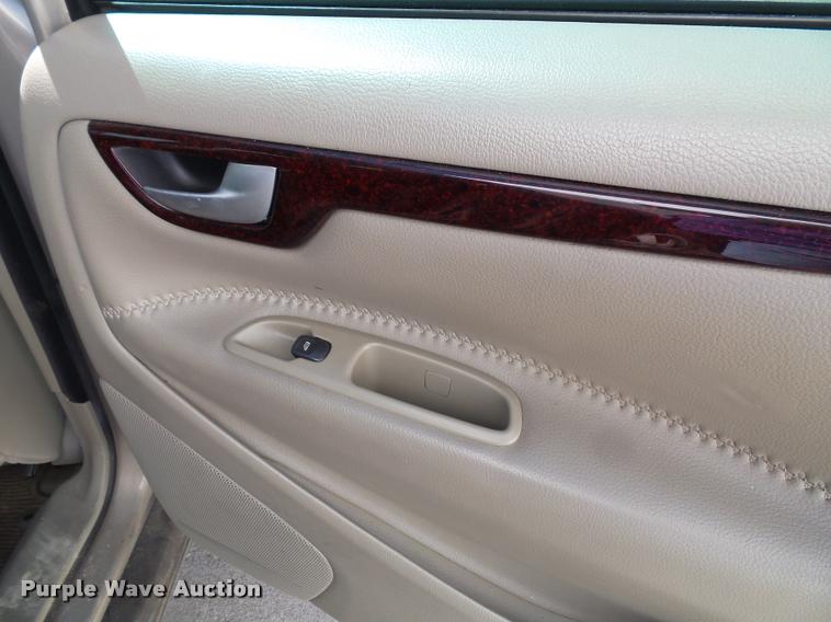 image for item K8193 2004 Volvo XC70 Cross Country