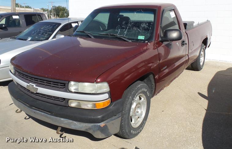 image for item K8197 2000 Chevrolet Silverado 1500 pickup truck