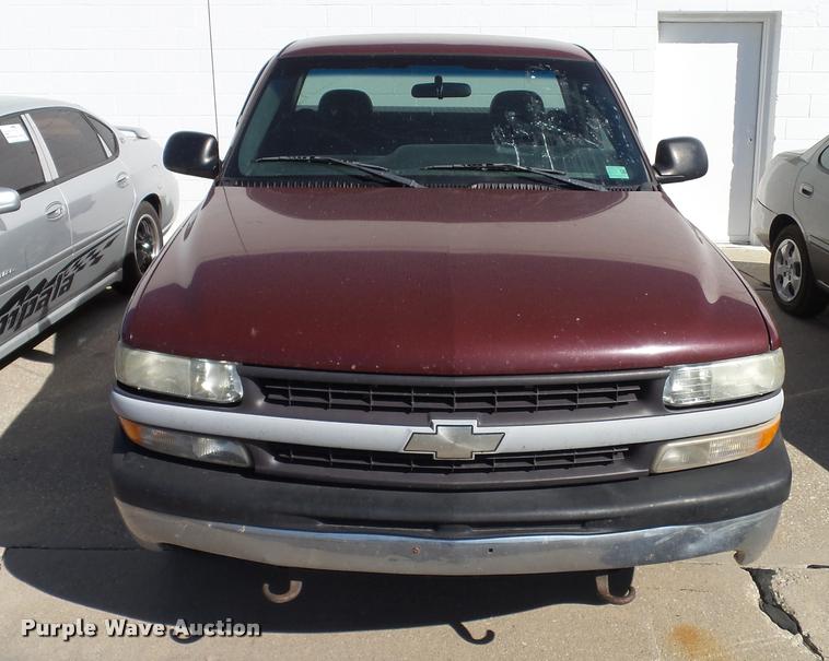 image for item K8197 2000 Chevrolet Silverado 1500 pickup truck