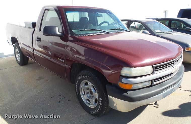 image for item K8197 2000 Chevrolet Silverado 1500 pickup truck