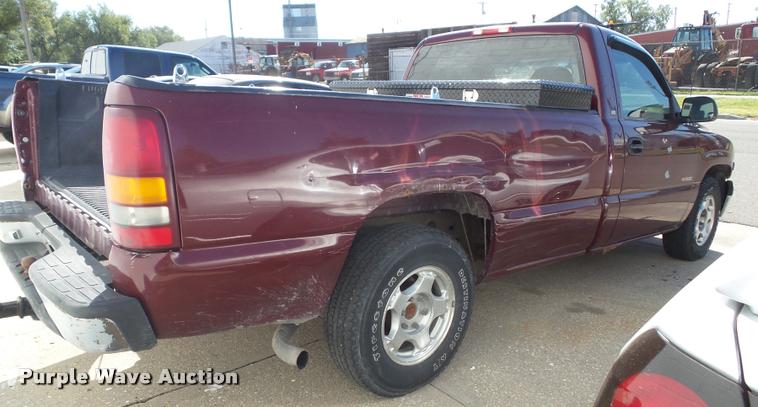 image for item K8197 2000 Chevrolet Silverado 1500 pickup truck