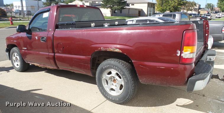 image for item K8197 2000 Chevrolet Silverado 1500 pickup truck