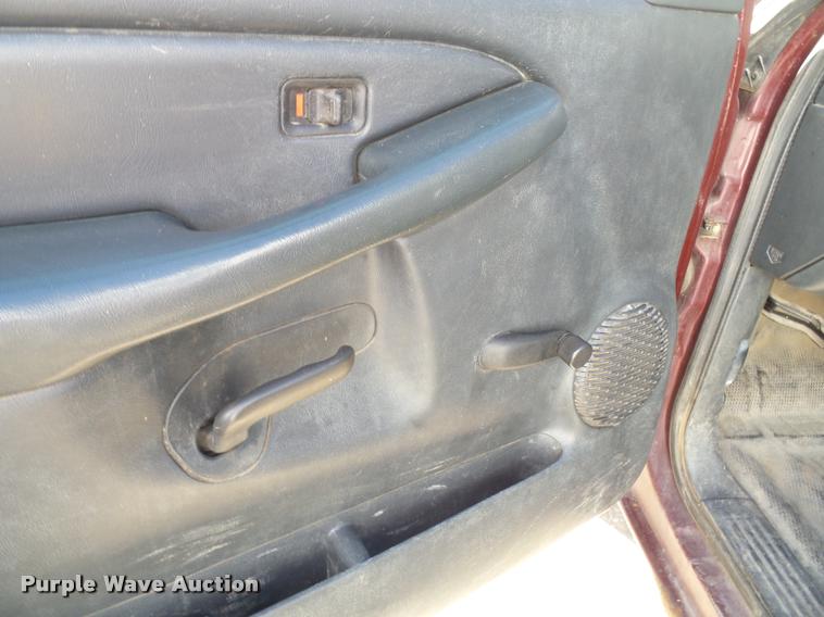 image for item K8197 2000 Chevrolet Silverado 1500 pickup truck