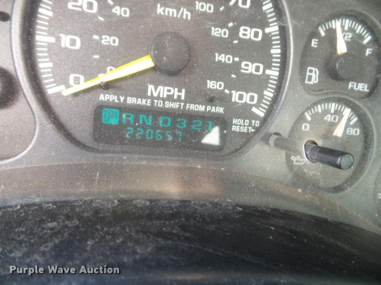 image for item K8197 2000 Chevrolet Silverado 1500 pickup truck