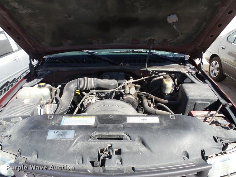 image for item K8197 2000 Chevrolet Silverado 1500 pickup truck