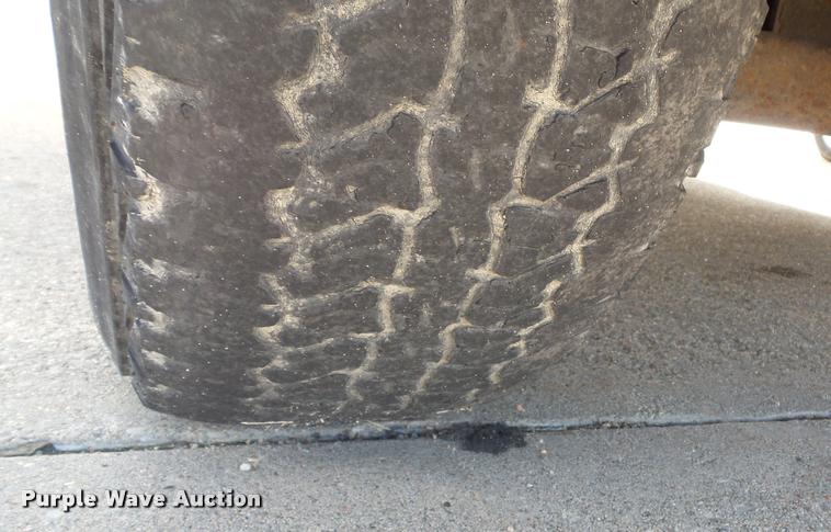 image for item K8197 2000 Chevrolet Silverado 1500 pickup truck