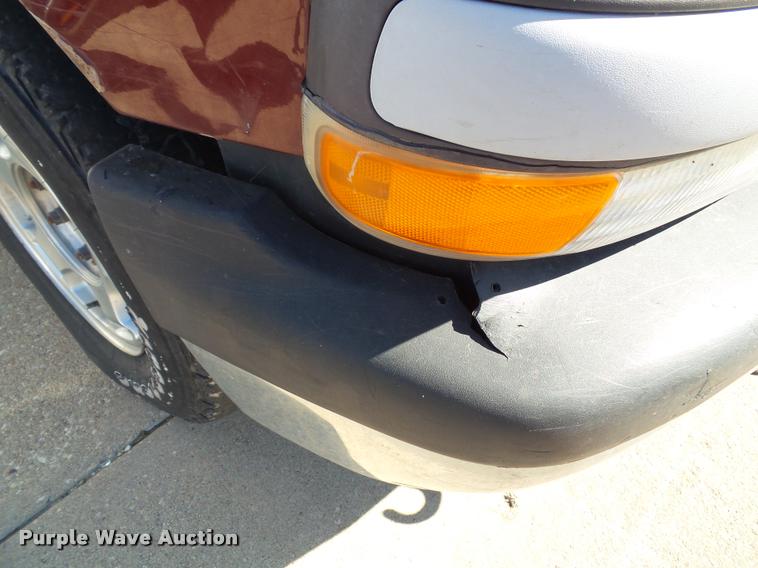 image for item K8197 2000 Chevrolet Silverado 1500 pickup truck