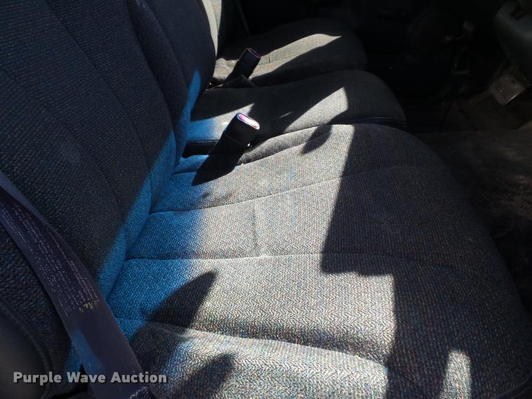 image for item K8197 2000 Chevrolet Silverado 1500 pickup truck