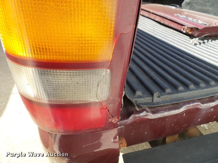 image for item K8197 2000 Chevrolet Silverado 1500 pickup truck