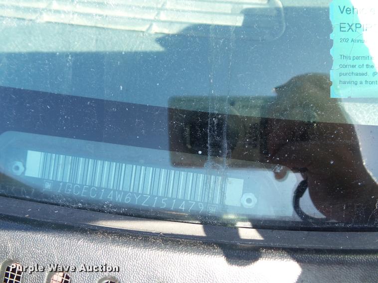 image for item K8197 2000 Chevrolet Silverado 1500 pickup truck