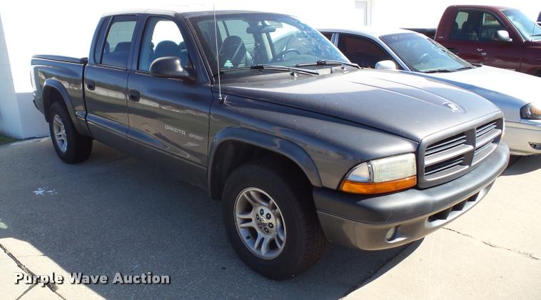 image for item K8199 2002 Dodge Dakota Sport Quad Cab pickup truck