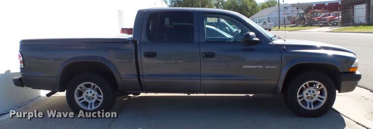image for item K8199 2002 Dodge Dakota Sport Quad Cab pickup truck