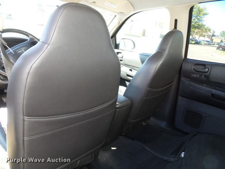 image for item K8199 2002 Dodge Dakota Sport Quad Cab pickup truck