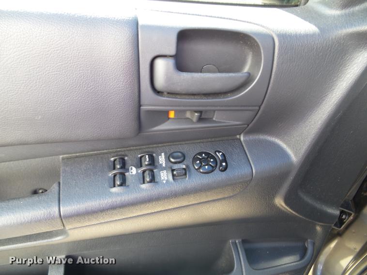 image for item K8199 2002 Dodge Dakota Sport Quad Cab pickup truck