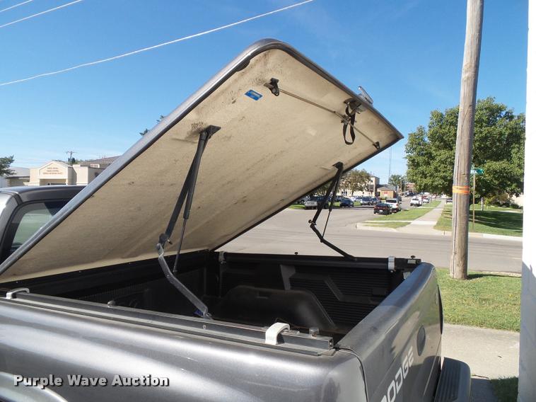 image for item K8199 2002 Dodge Dakota Sport Quad Cab pickup truck