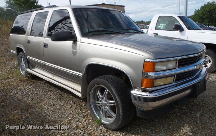image for item K8239 1999 Chevrolet Suburban K1500 SUV