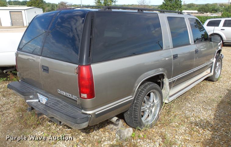 image for item K8239 1999 Chevrolet Suburban K1500 SUV