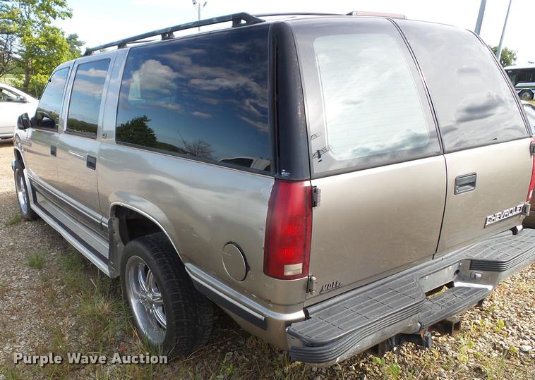 image for item K8239 1999 Chevrolet Suburban K1500 SUV