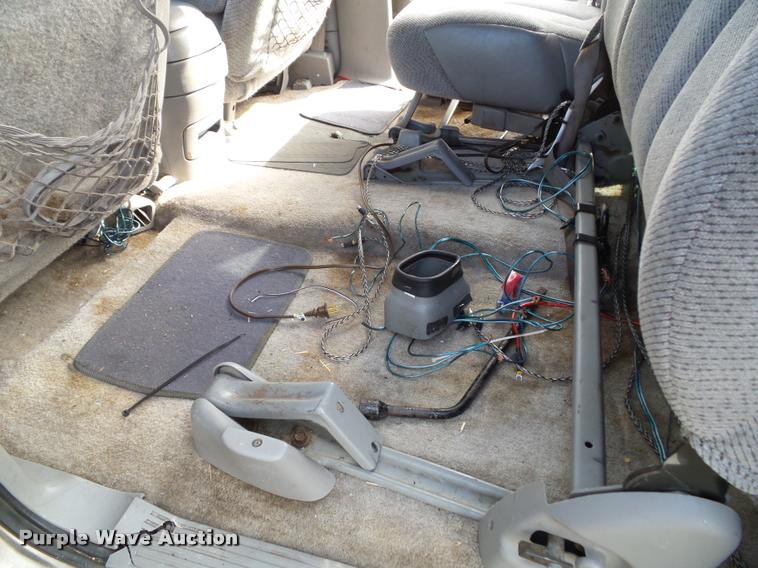 image for item K8239 1999 Chevrolet Suburban K1500 SUV