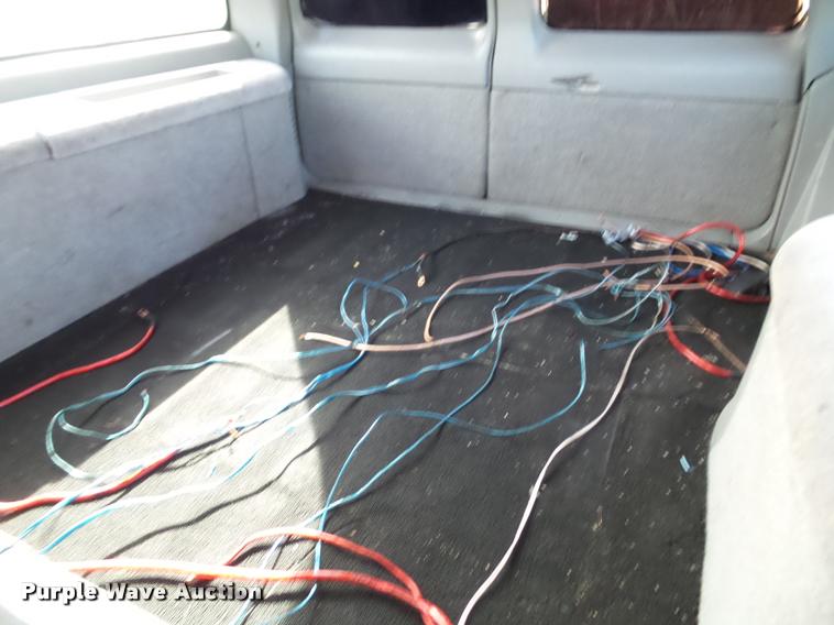 image for item K8239 1999 Chevrolet Suburban K1500 SUV