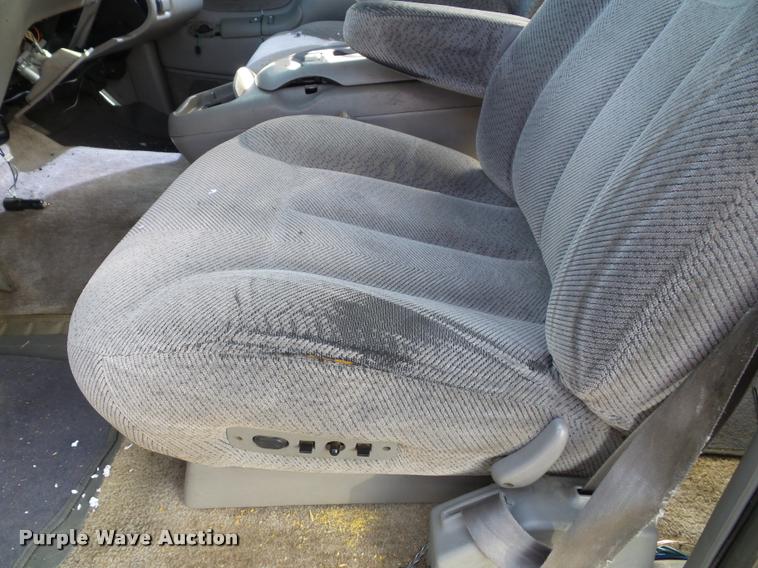 image for item K8239 1999 Chevrolet Suburban K1500 SUV