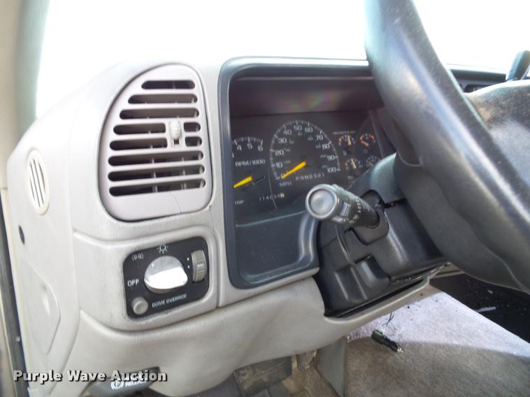 image for item K8239 1999 Chevrolet Suburban K1500 SUV