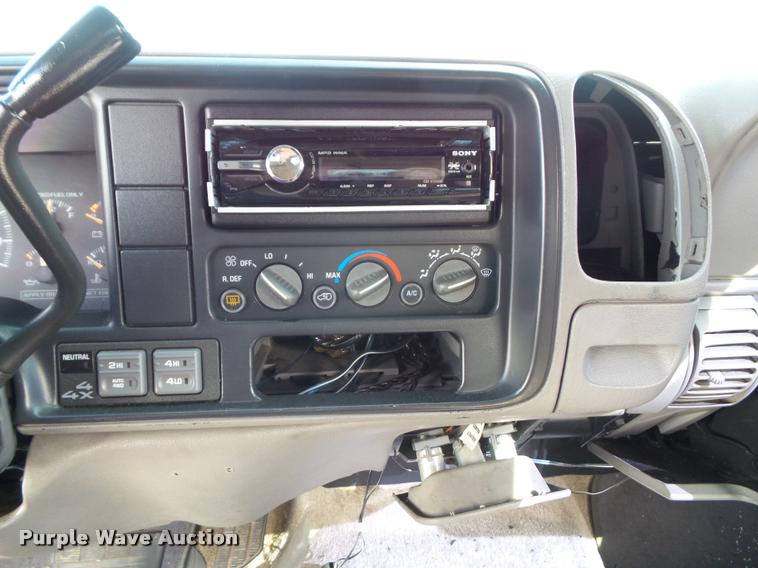 image for item K8239 1999 Chevrolet Suburban K1500 SUV