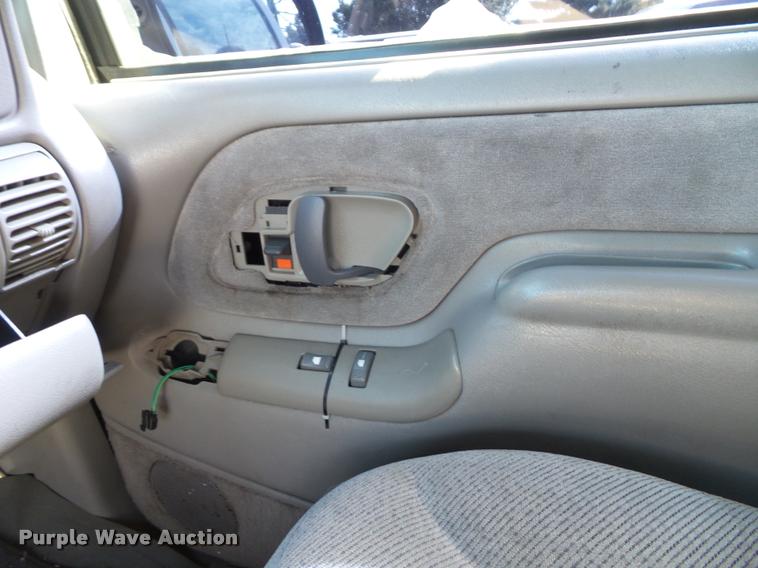 image for item K8239 1999 Chevrolet Suburban K1500 SUV