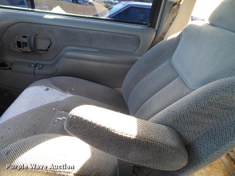 image for item K8239 1999 Chevrolet Suburban K1500 SUV