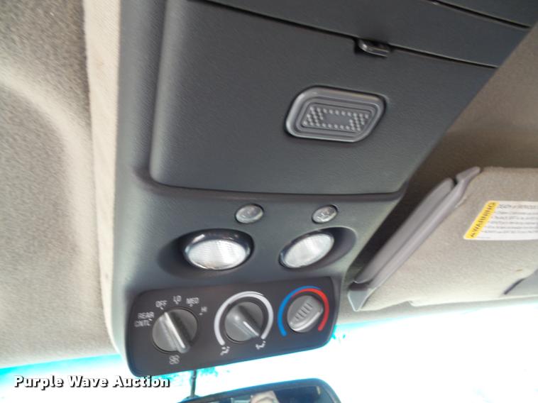 image for item K8239 1999 Chevrolet Suburban K1500 SUV