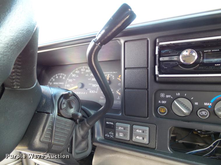 image for item K8239 1999 Chevrolet Suburban K1500 SUV