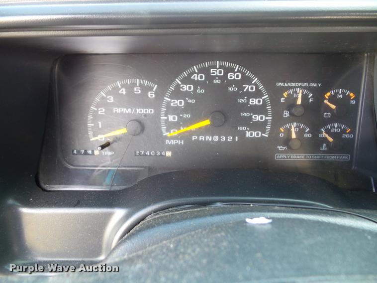 image for item K8239 1999 Chevrolet Suburban K1500 SUV