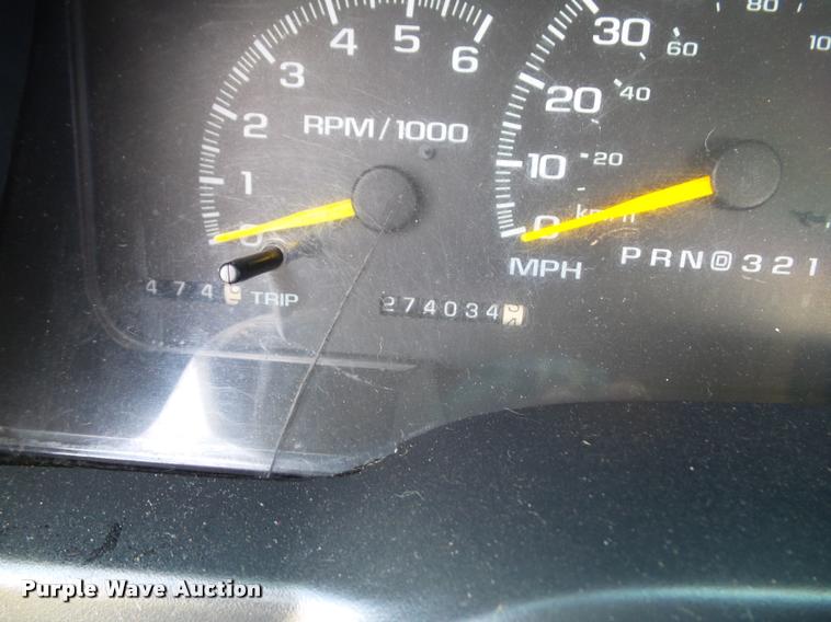 image for item K8239 1999 Chevrolet Suburban K1500 SUV