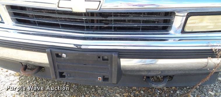 image for item K8239 1999 Chevrolet Suburban K1500 SUV