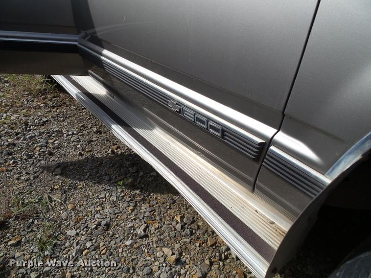 image for item K8239 1999 Chevrolet Suburban K1500 SUV