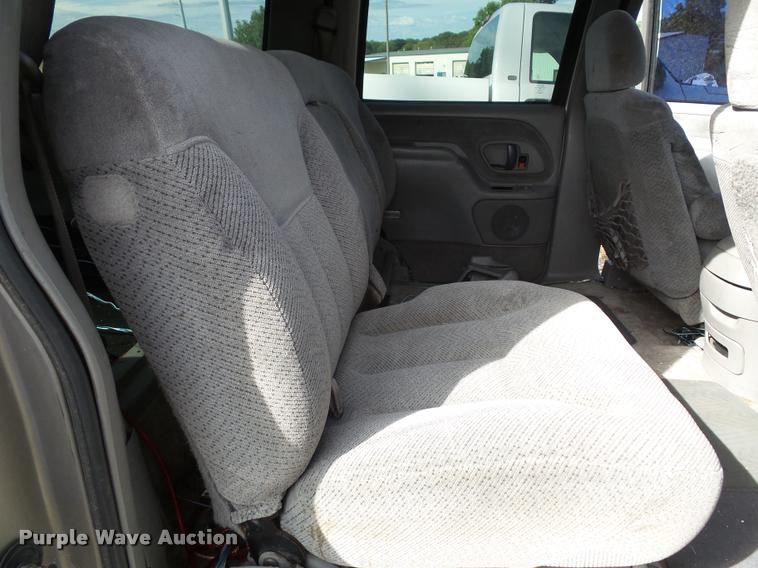 image for item K8239 1999 Chevrolet Suburban K1500 SUV