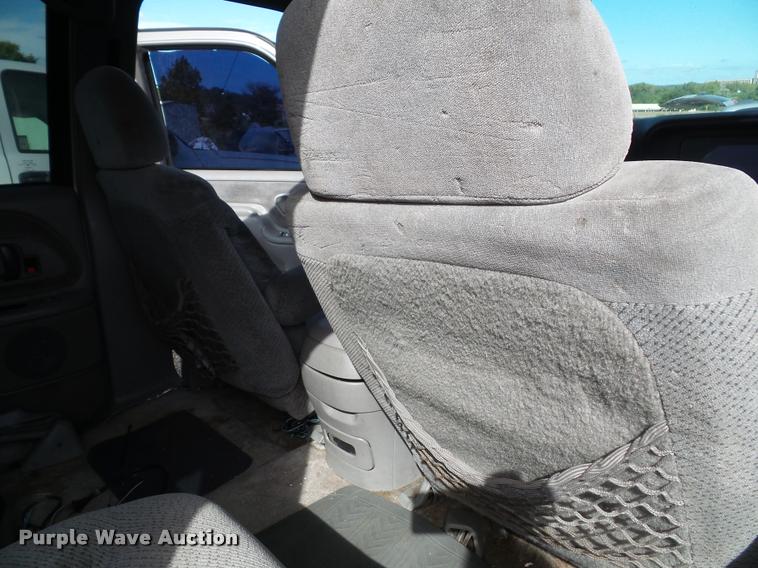 image for item K8239 1999 Chevrolet Suburban K1500 SUV