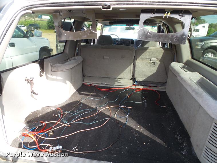 image for item K8239 1999 Chevrolet Suburban K1500 SUV