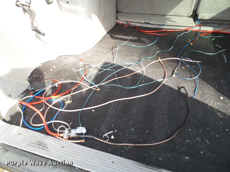 image for item K8239 1999 Chevrolet Suburban K1500 SUV