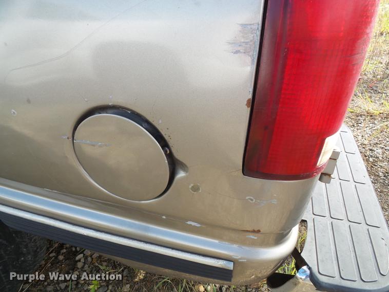 image for item K8239 1999 Chevrolet Suburban K1500 SUV