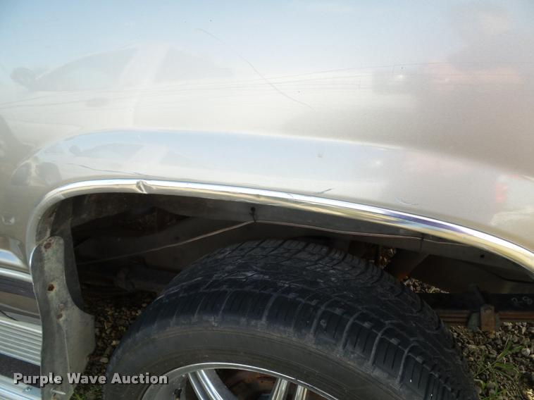 image for item K8239 1999 Chevrolet Suburban K1500 SUV