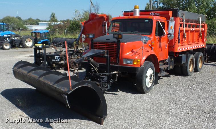 image for item AG9365 1999 International 4900 dump truck