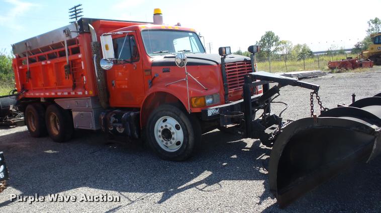 image for item AG9365 1999 International 4900 dump truck