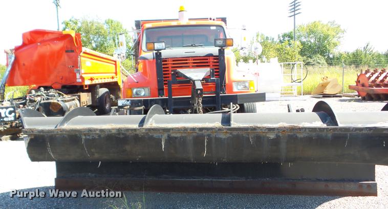 image for item AG9365 1999 International 4900 dump truck