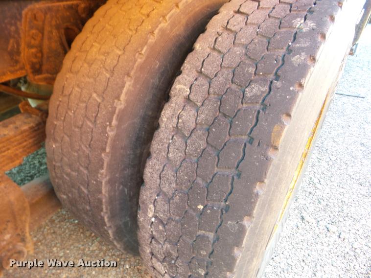 image for item AG9365 1999 International 4900 dump truck