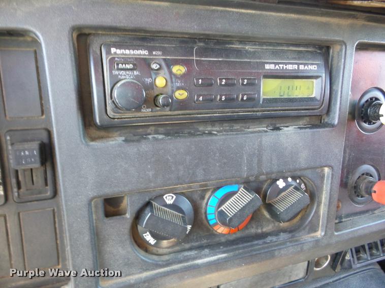 image for item AG9365 1999 International 4900 dump truck