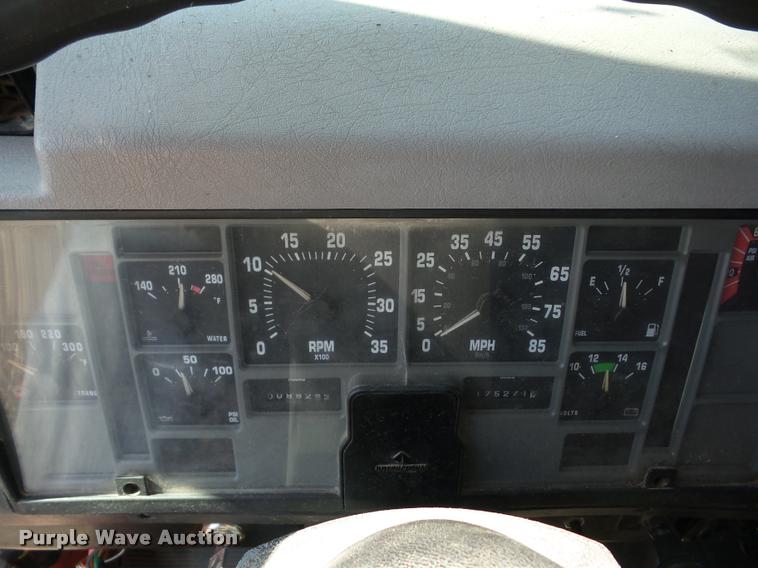 image for item AG9365 1999 International 4900 dump truck