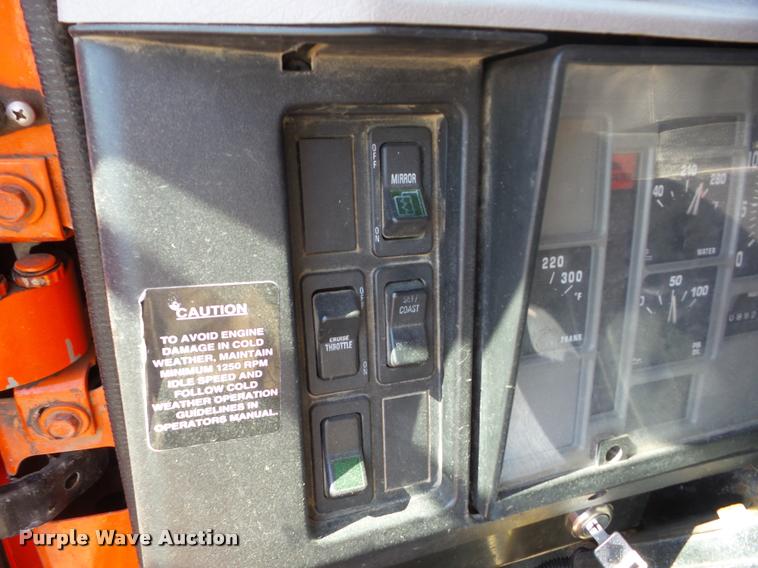 image for item AG9365 1999 International 4900 dump truck