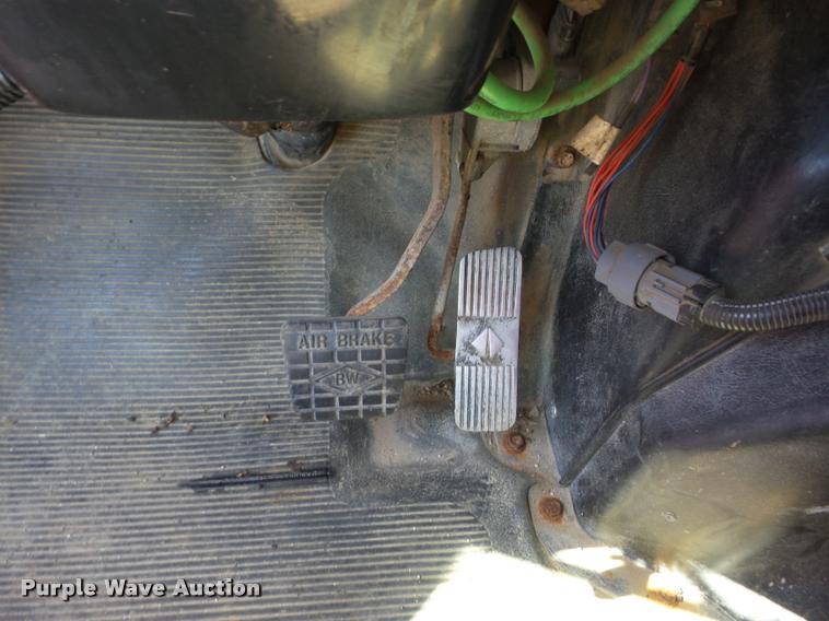 image for item AG9365 1999 International 4900 dump truck